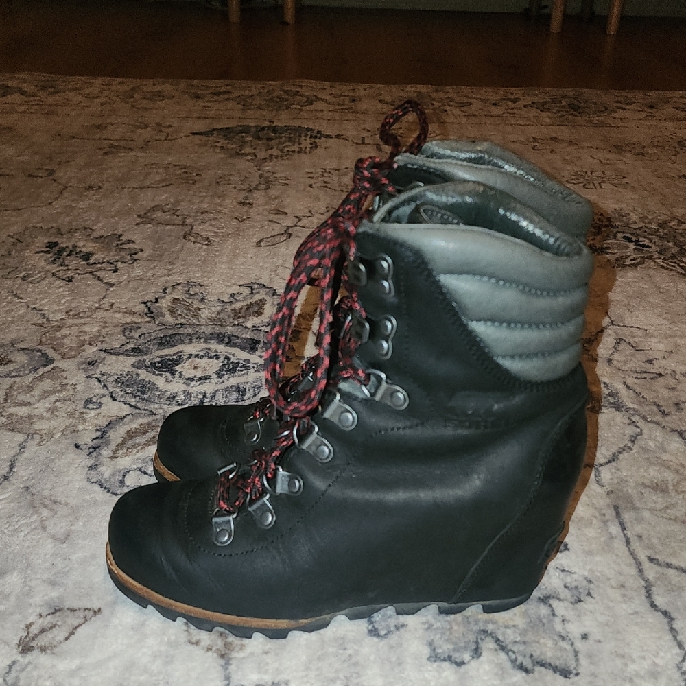 SOREL Black Wedges Heel Boots Size 6 Womens Stylish Black Women's Boots